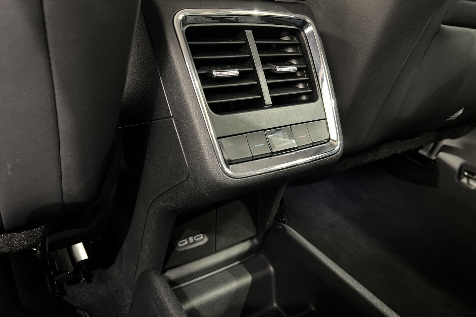 SKODA ENYAQ iso kuva 35