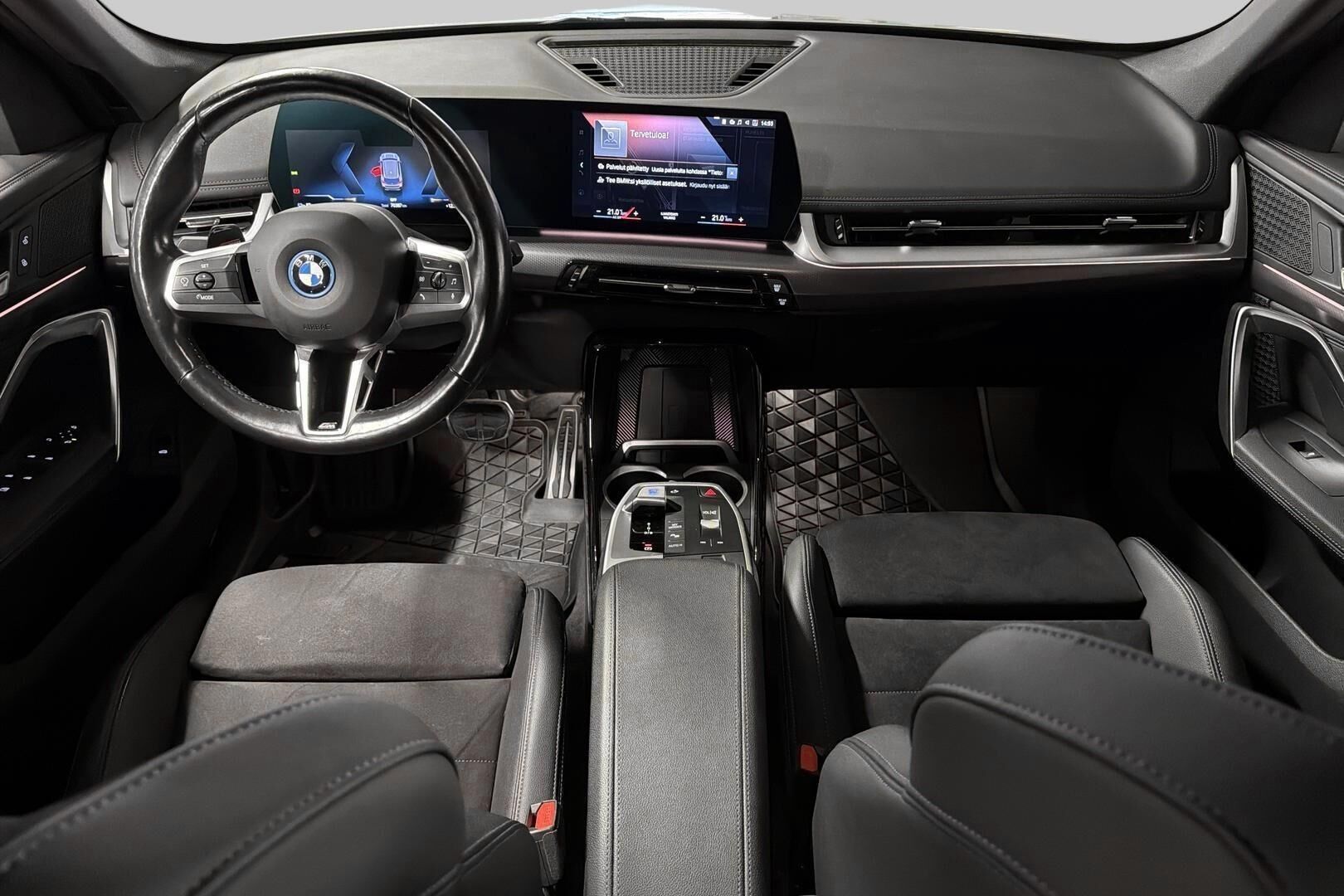 BMW IX1 iso kuva 10