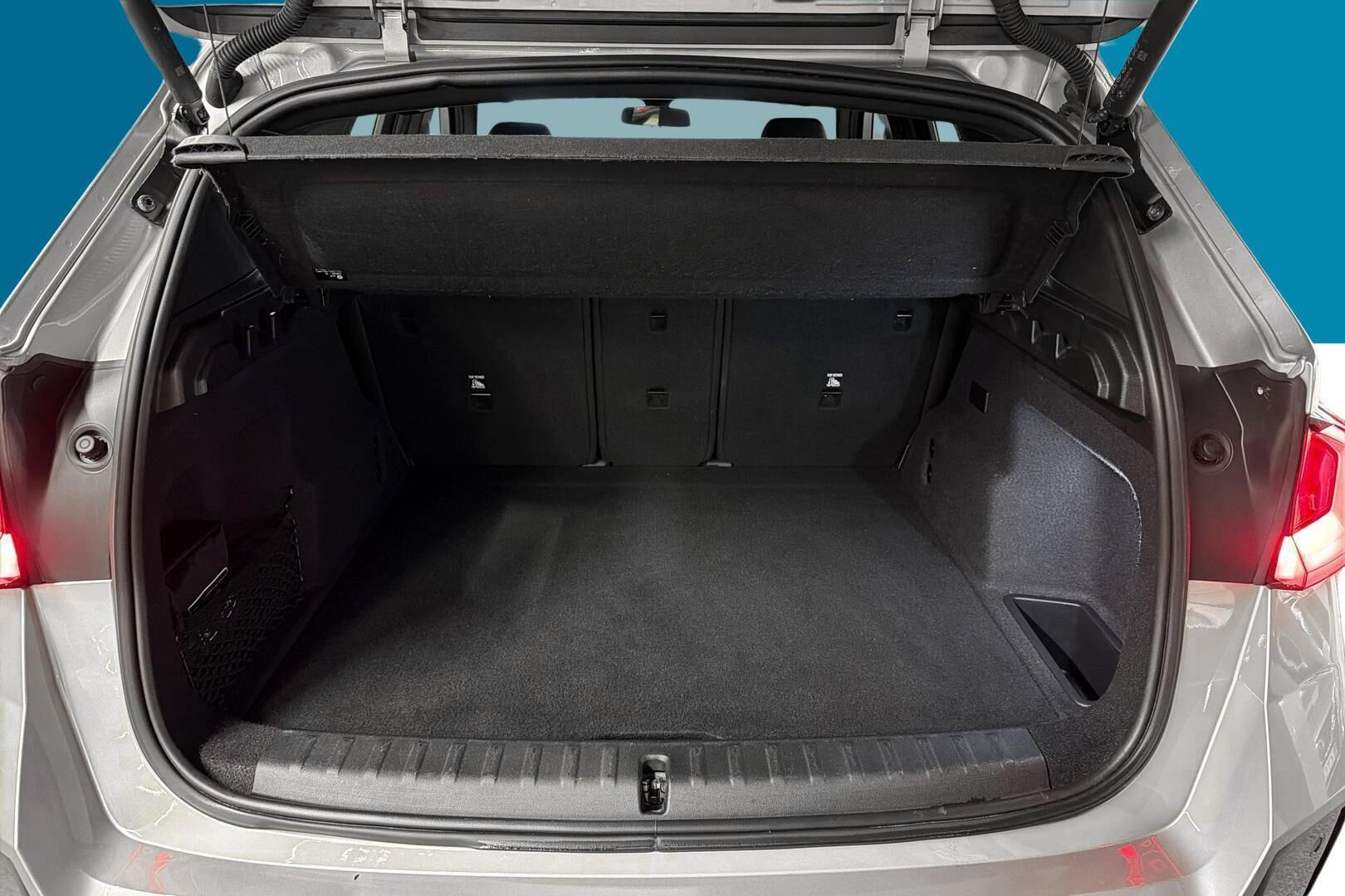 BMW IX1 iso kuva 11