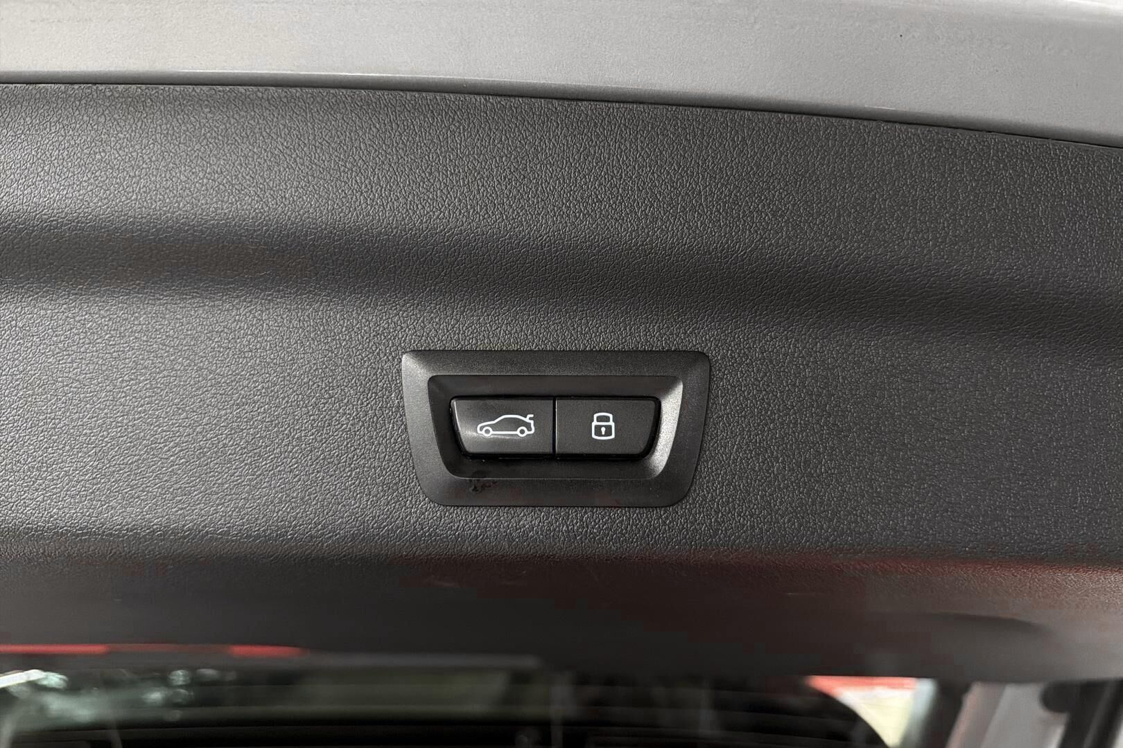 BMW IX1 iso kuva 13
