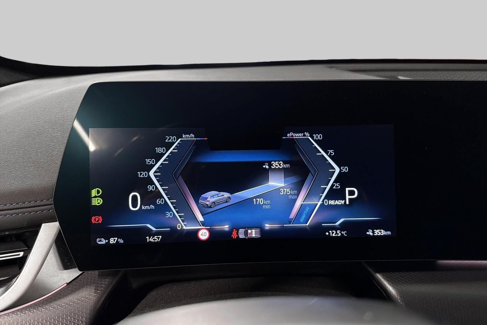 BMW IX1 iso kuva 19