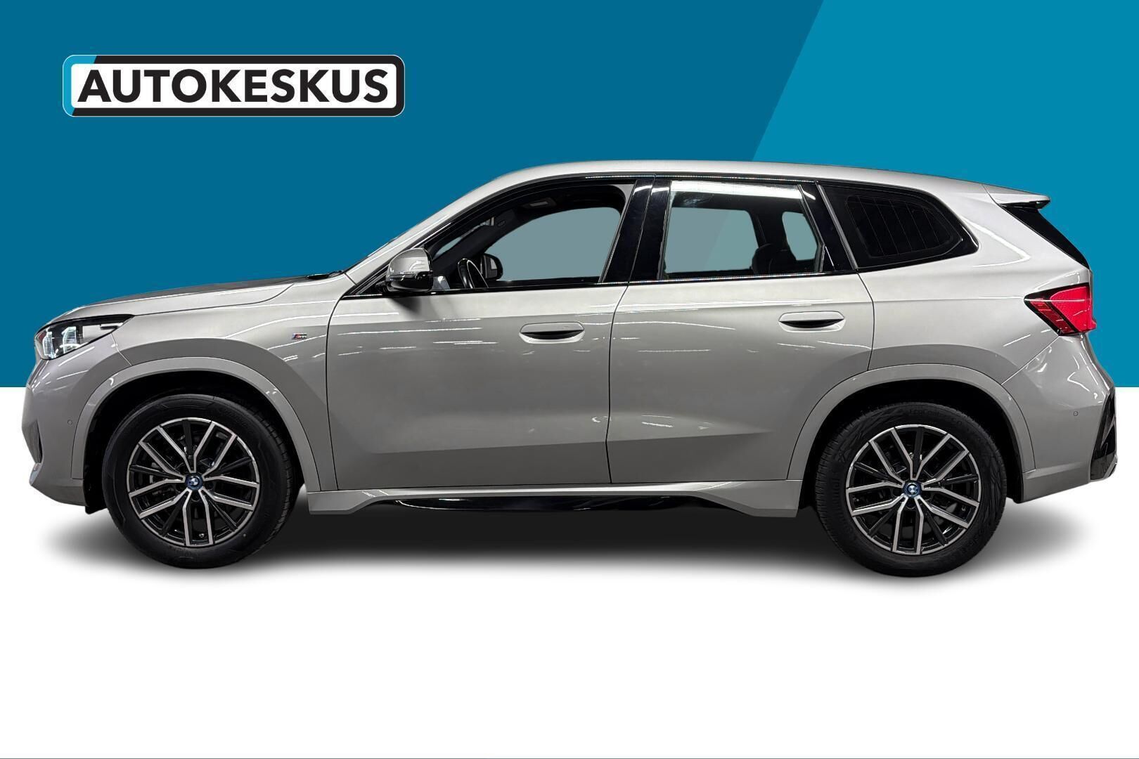 BMW IX1 iso kuva 7