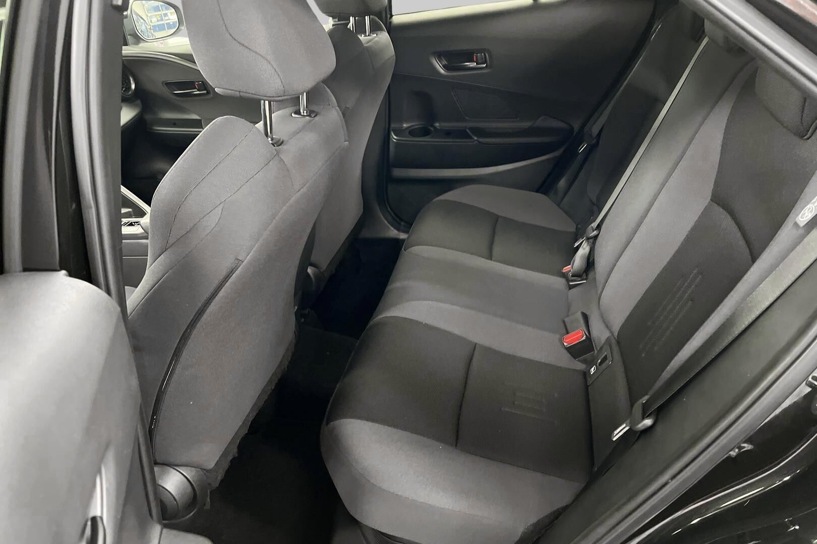 TOYOTA C-HR iso kuva 9