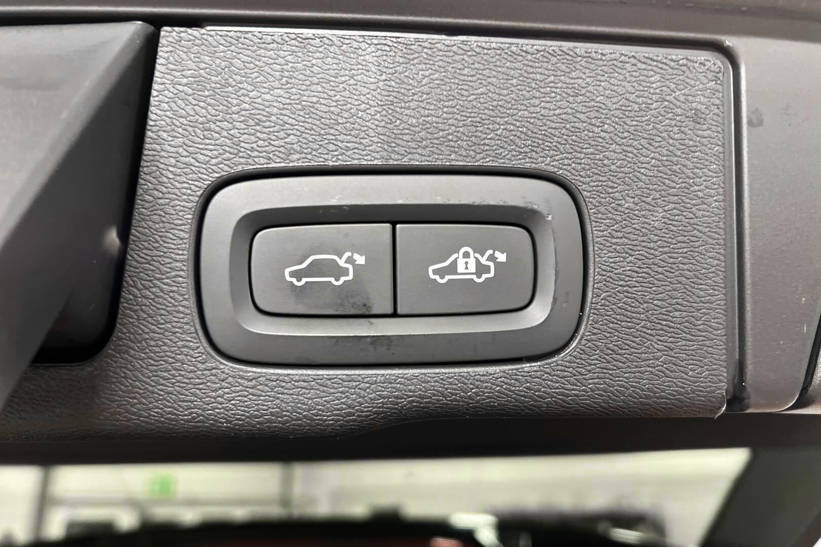 VOLVO XC60 iso kuva 15
