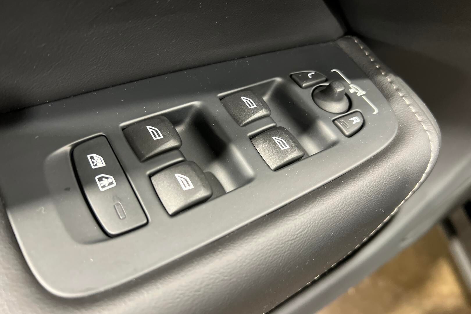 VOLVO XC60 iso kuva 17
