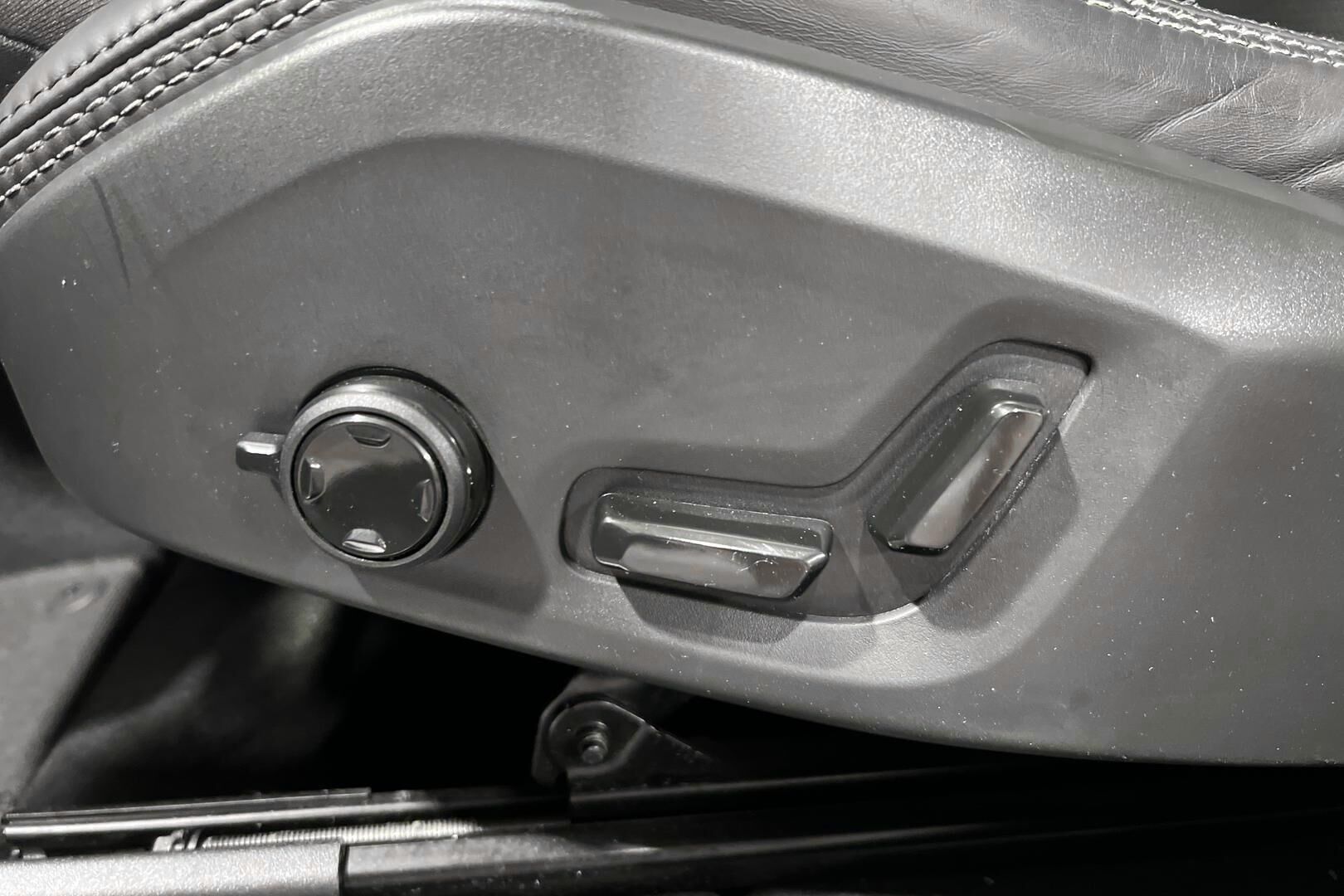 VOLVO XC60 iso kuva 18