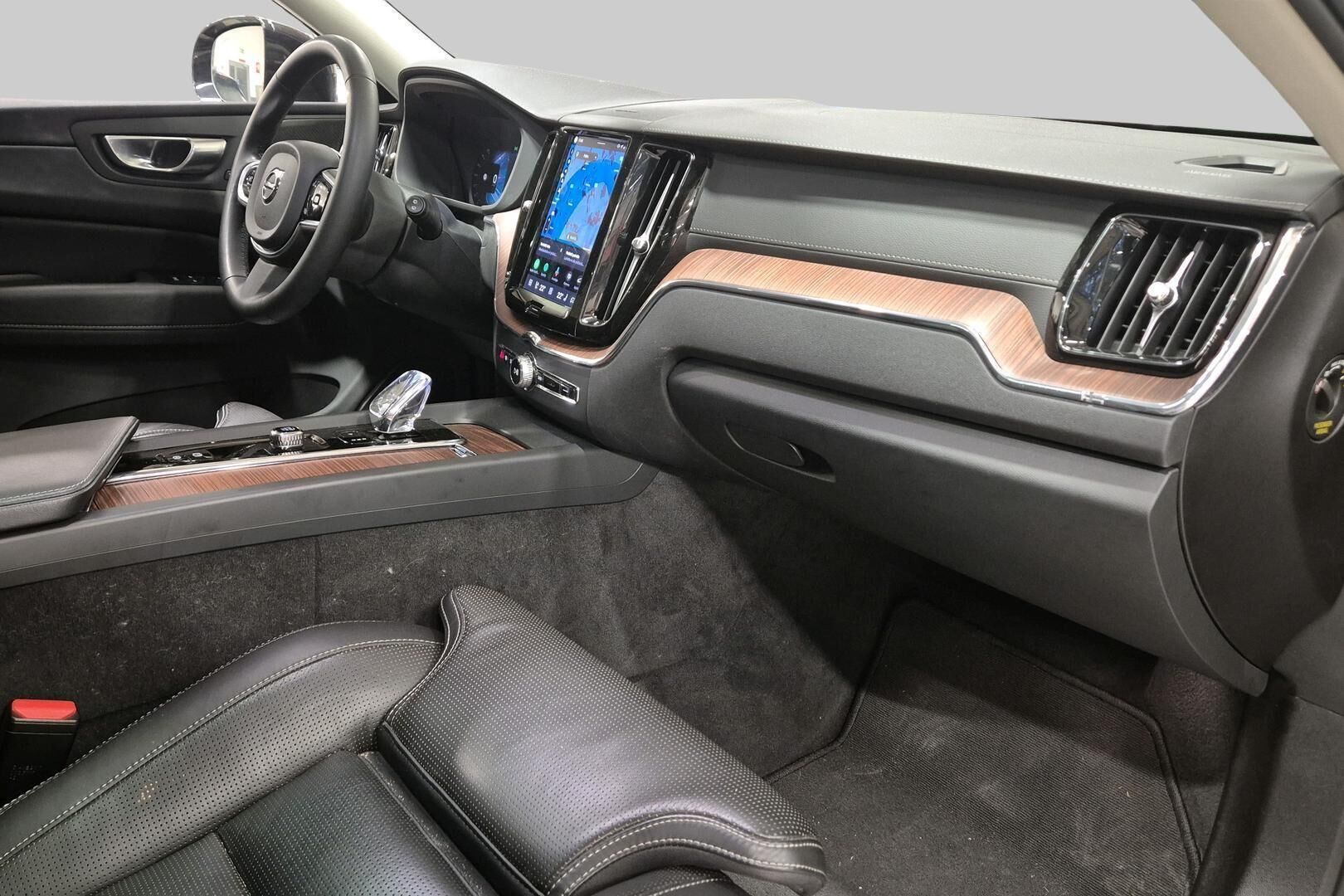 VOLVO XC60 iso kuva 7