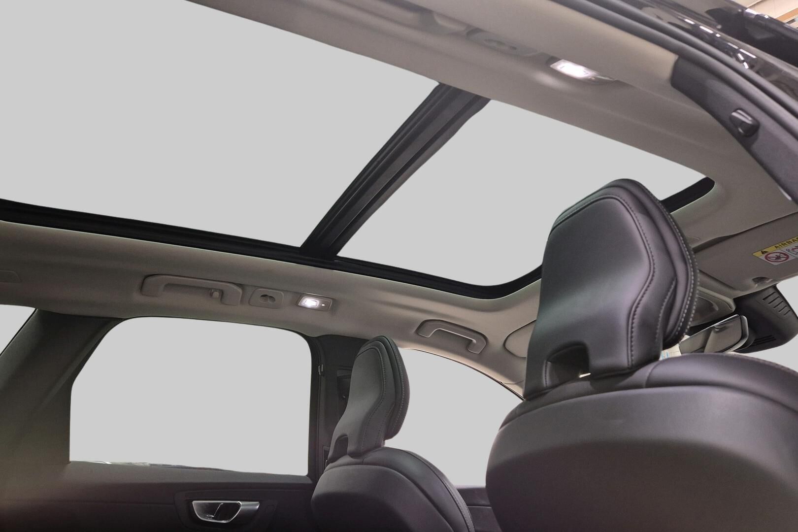 VOLVO XC60 iso kuva 6