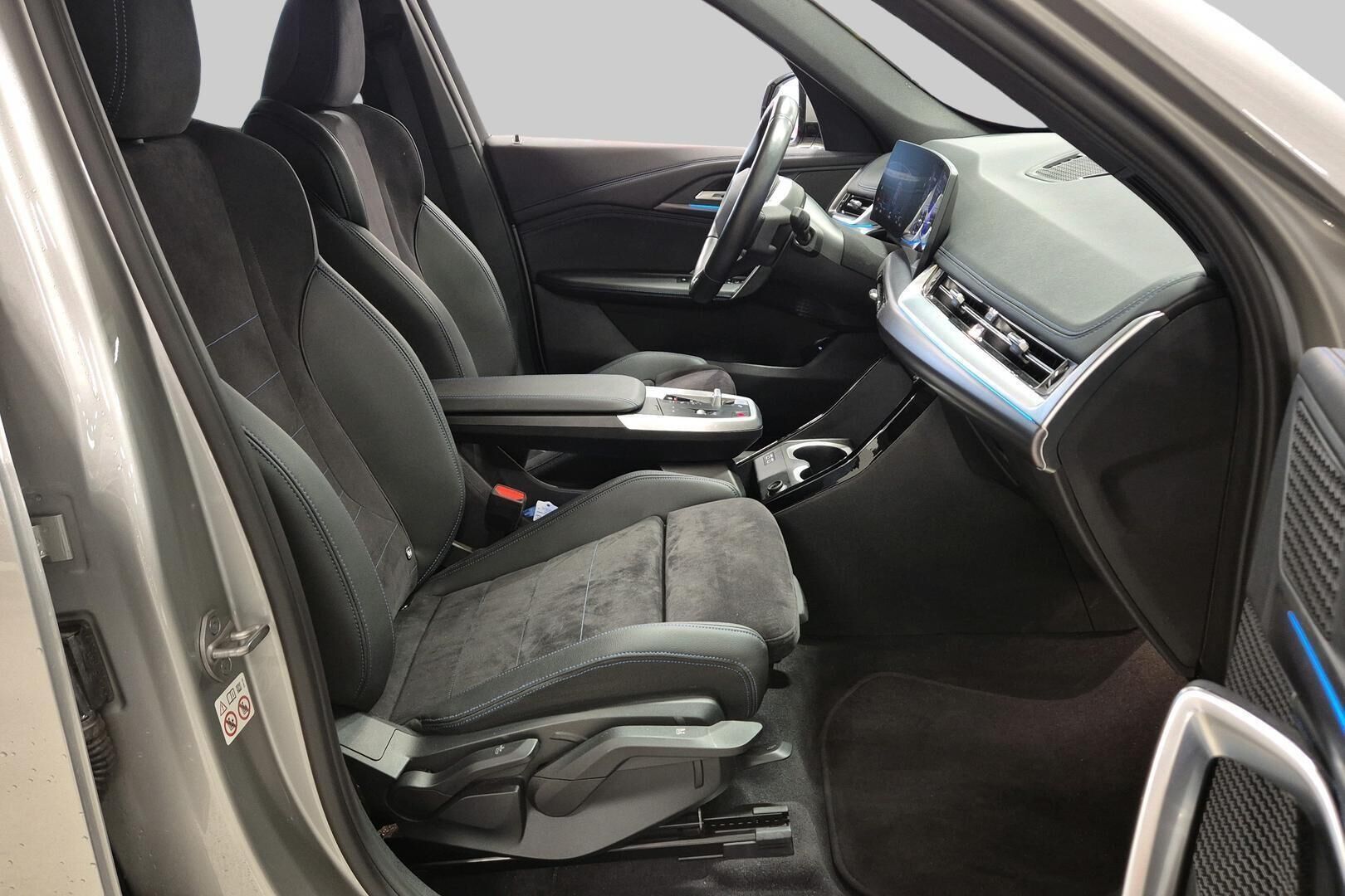 BMW iX1 iso kuva 4