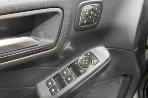 FORD KUGA esikatselu 15