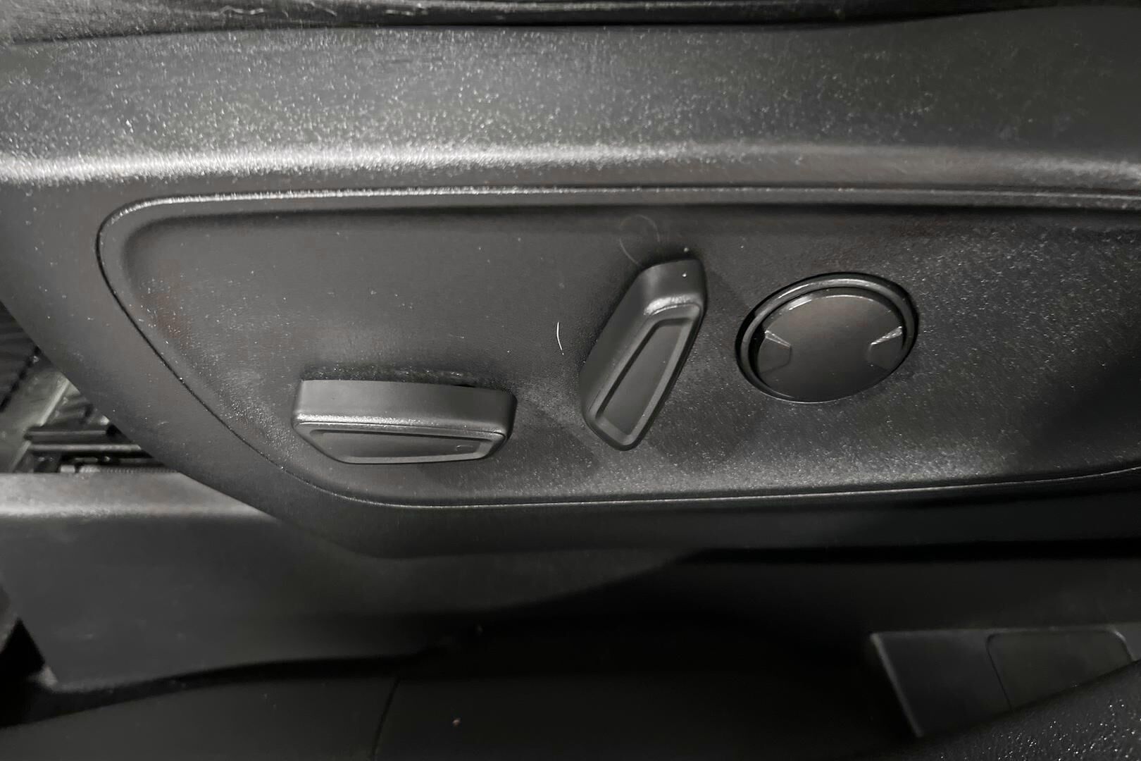 FORD KUGA iso kuva 16