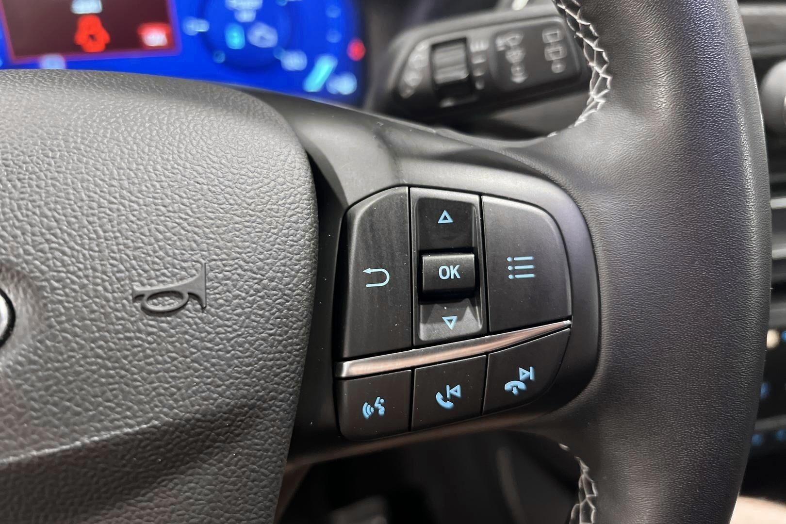 FORD KUGA iso kuva 18