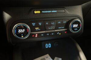 FORD KUGA esikatselu 21