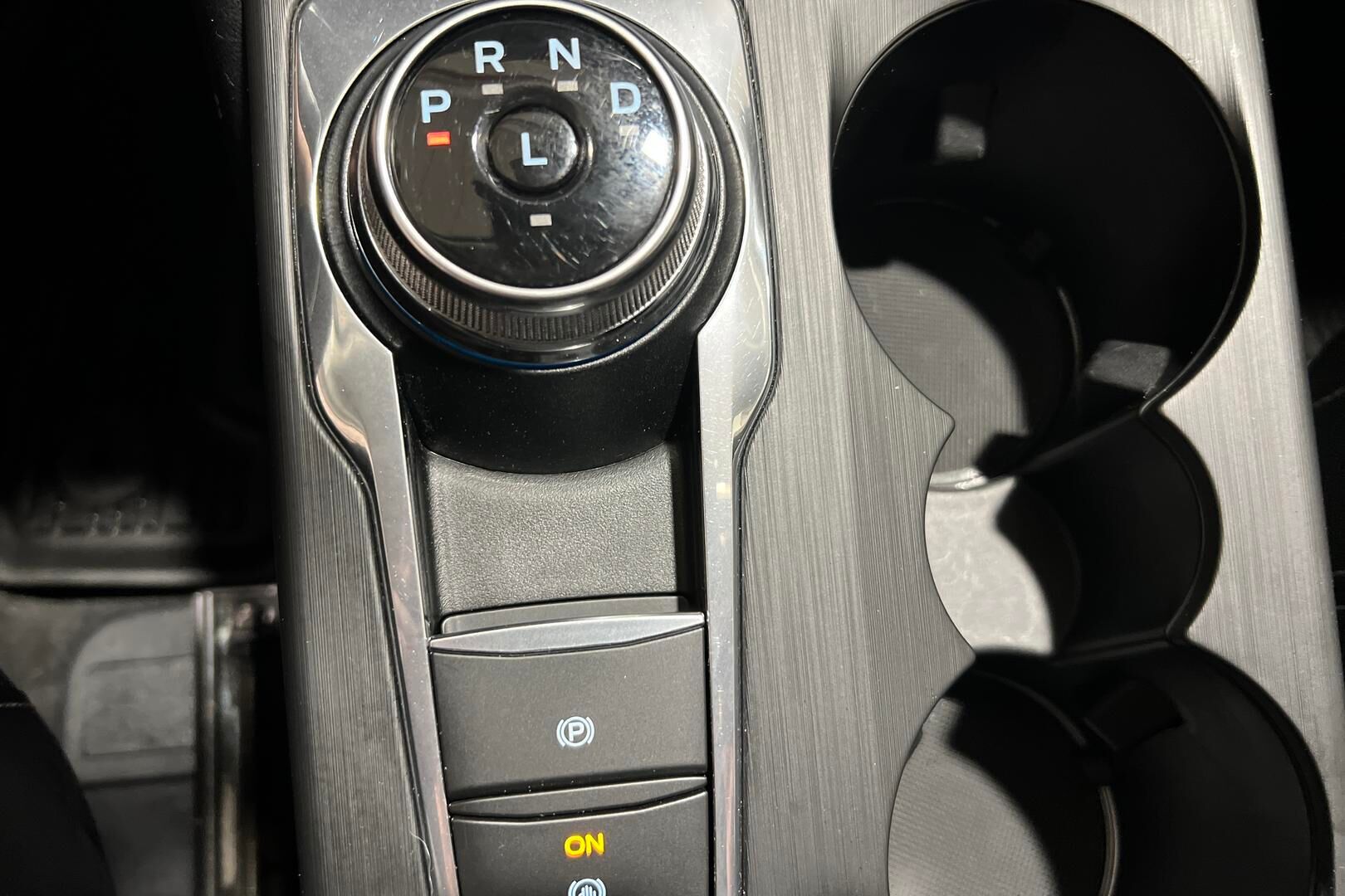 FORD KUGA iso kuva 23