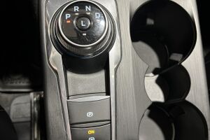 FORD KUGA esikatselu 23