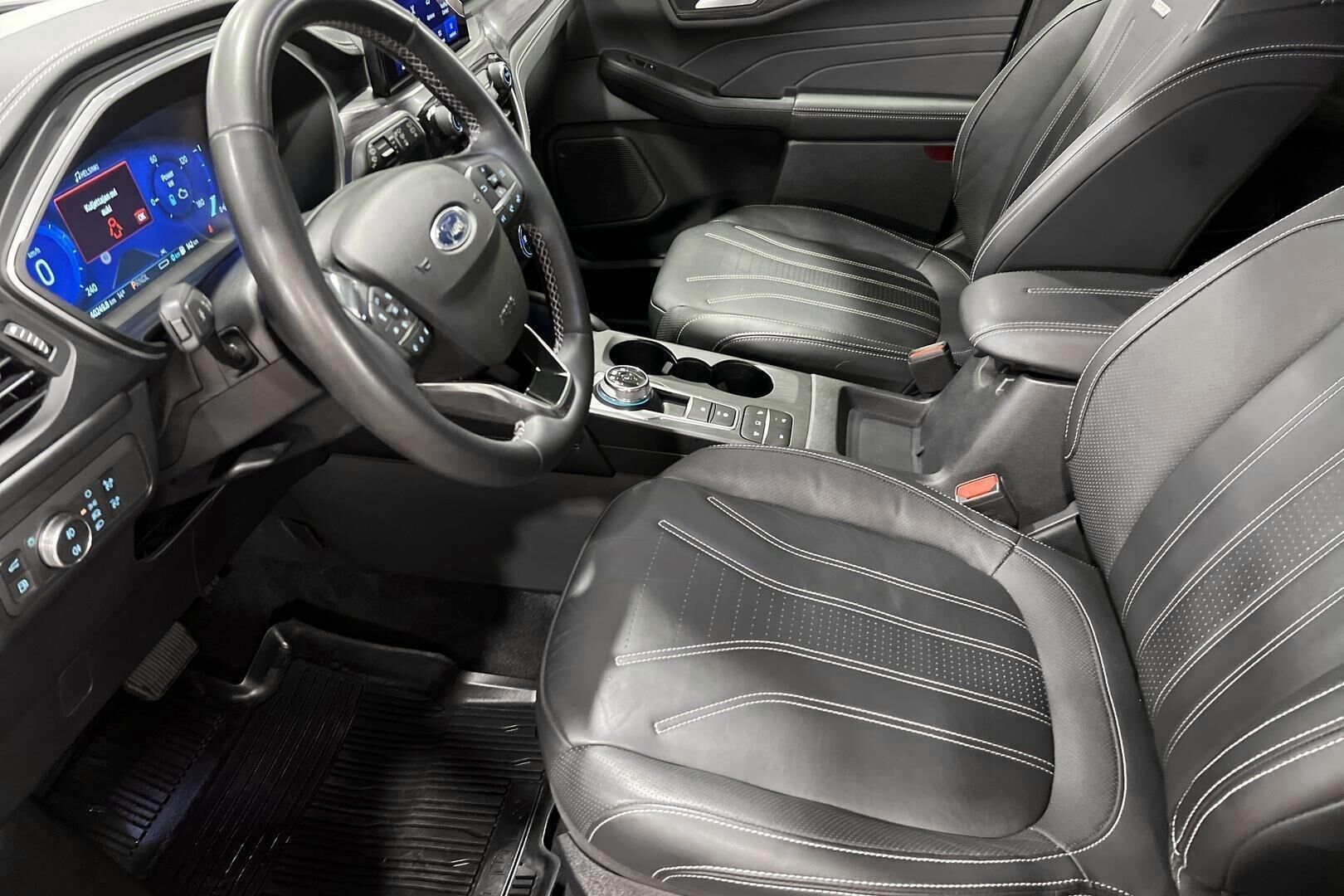 FORD KUGA iso kuva 9