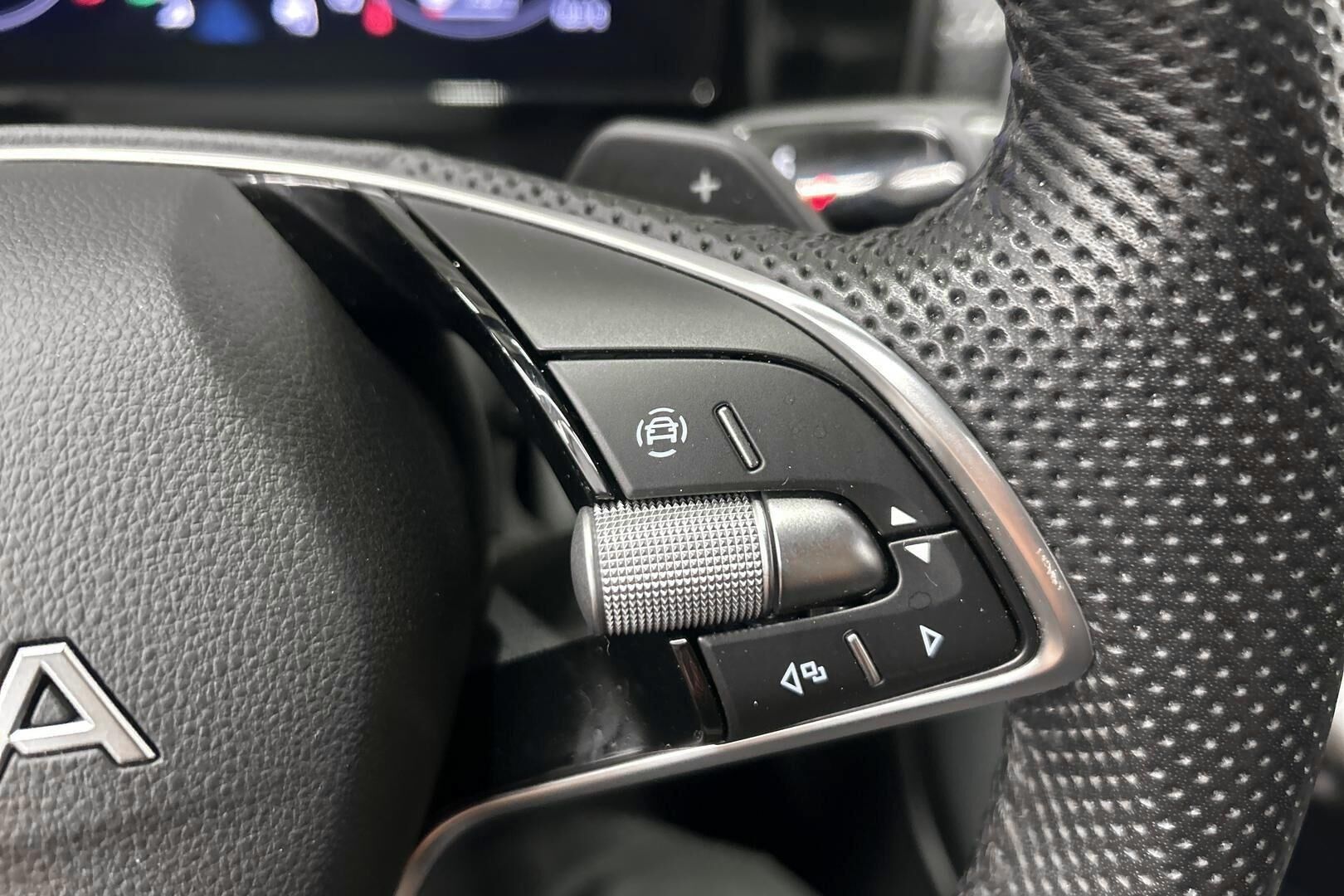 SKODA KODIAQ iso kuva 18