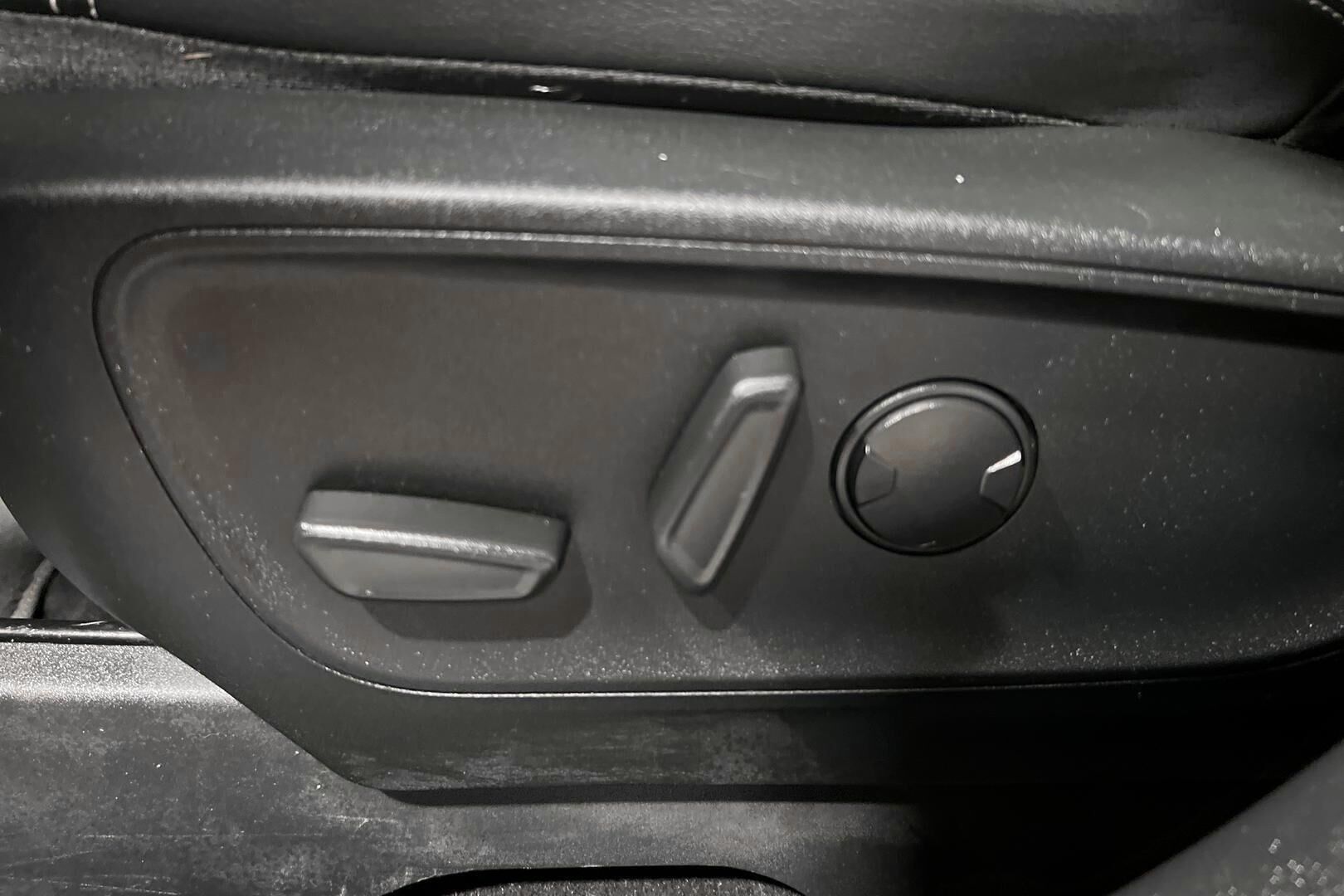 FORD KUGA iso kuva 17