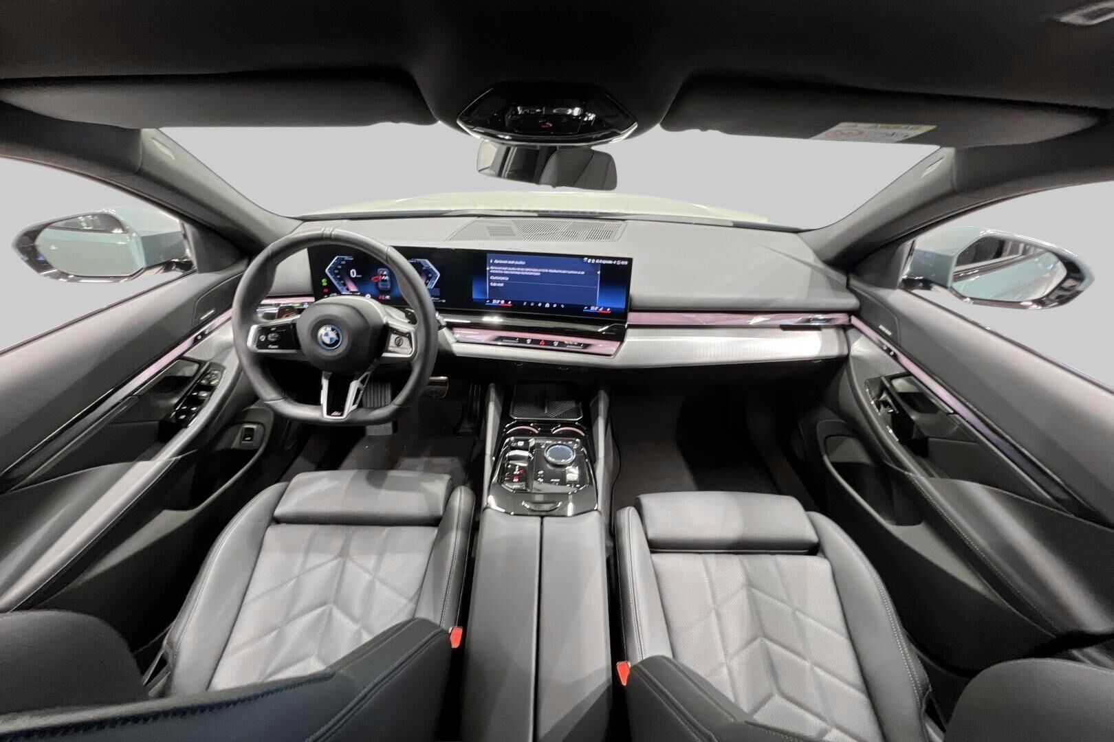 BMW 5-SARJA iso kuva 13