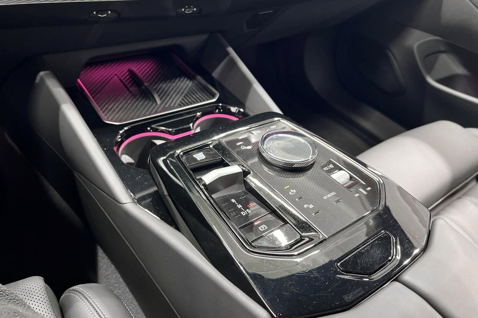 BMW 5-SARJA iso kuva 23