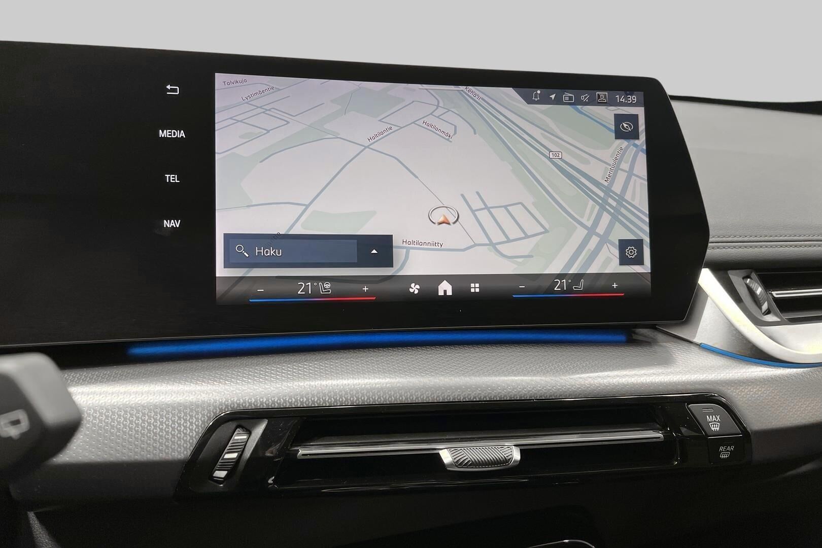 BMW IX1 iso kuva 14
