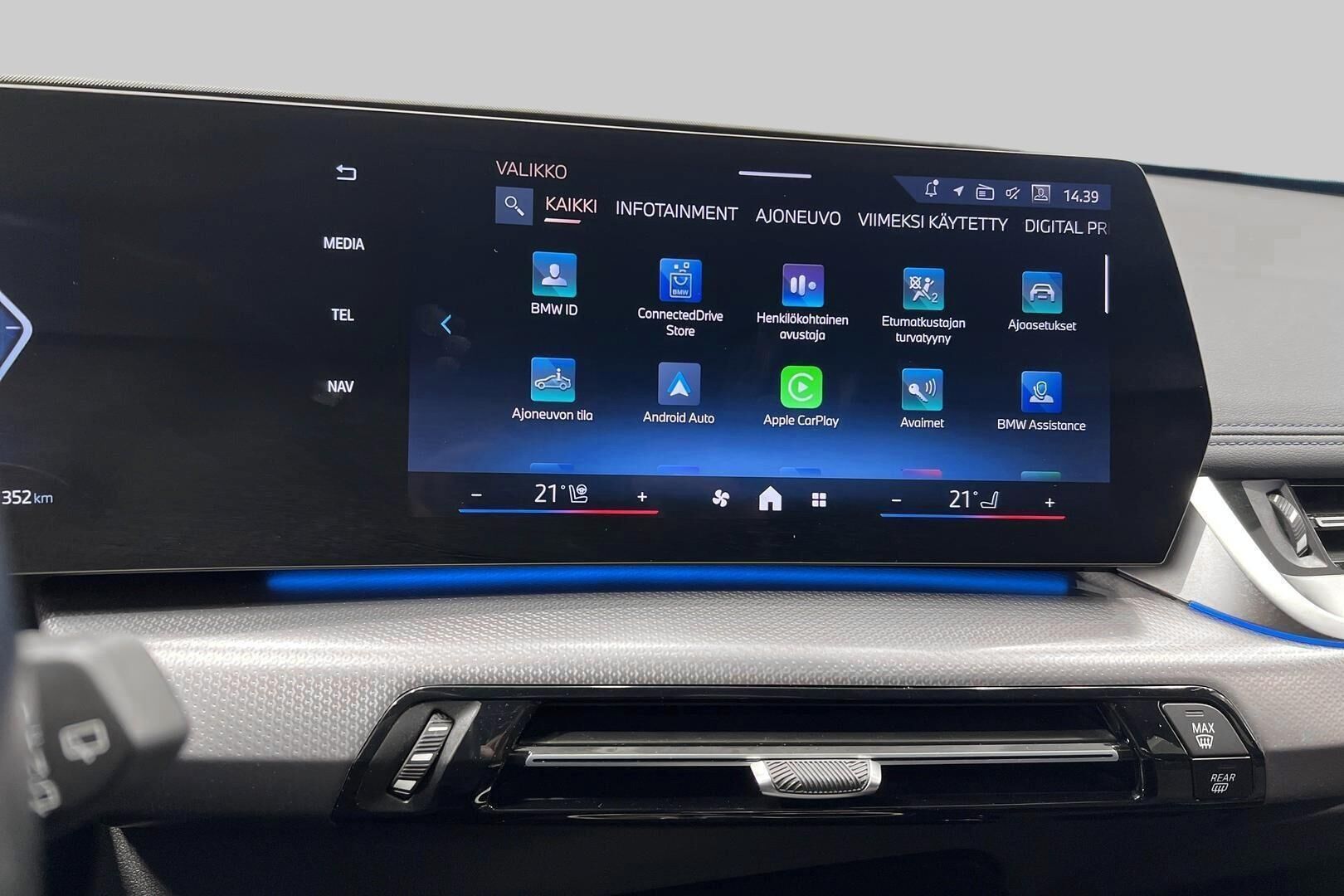 BMW IX1 iso kuva 16