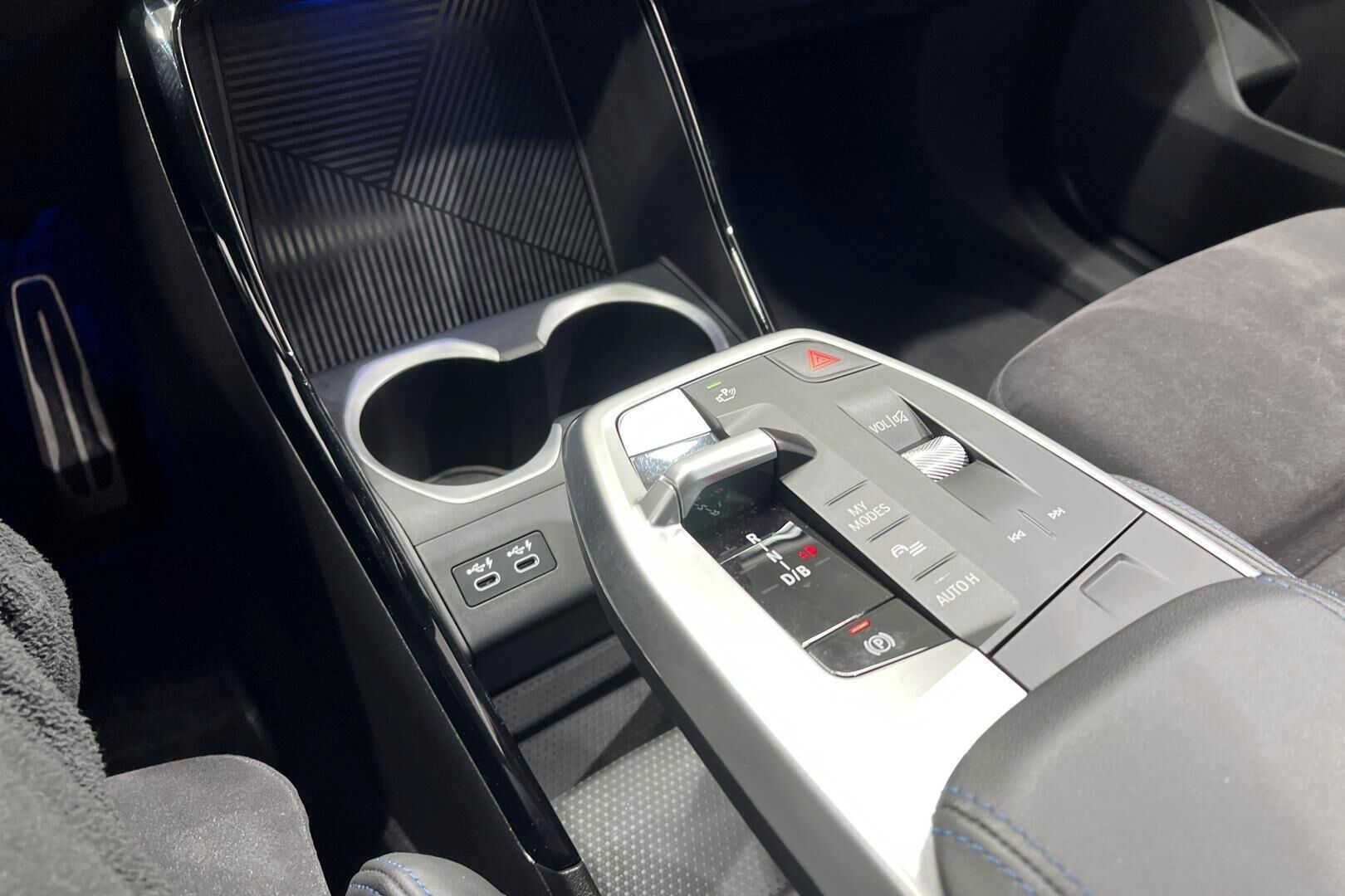 BMW IX1 iso kuva 20