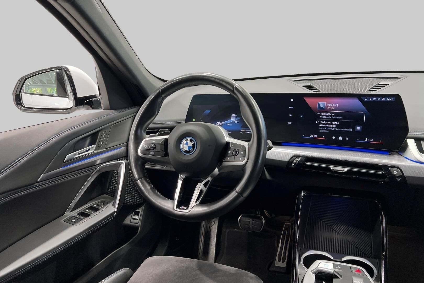 BMW IX1 iso kuva 29