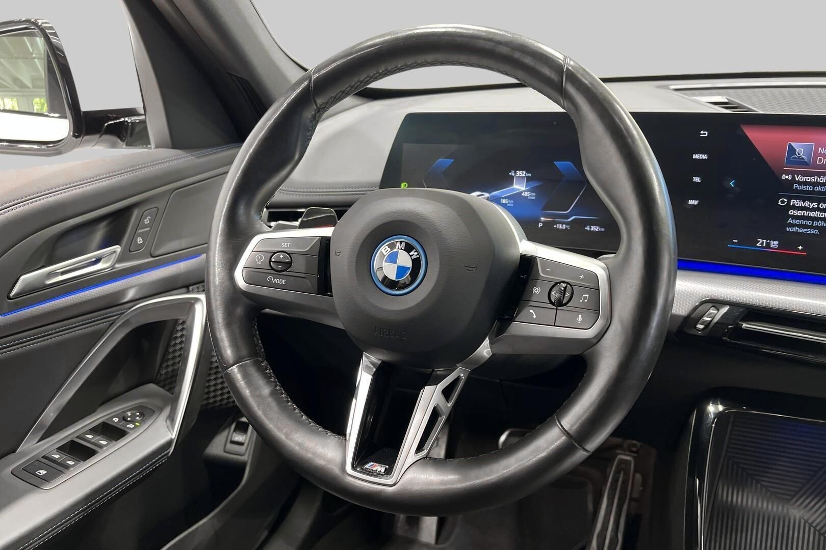 BMW IX1 iso kuva 31