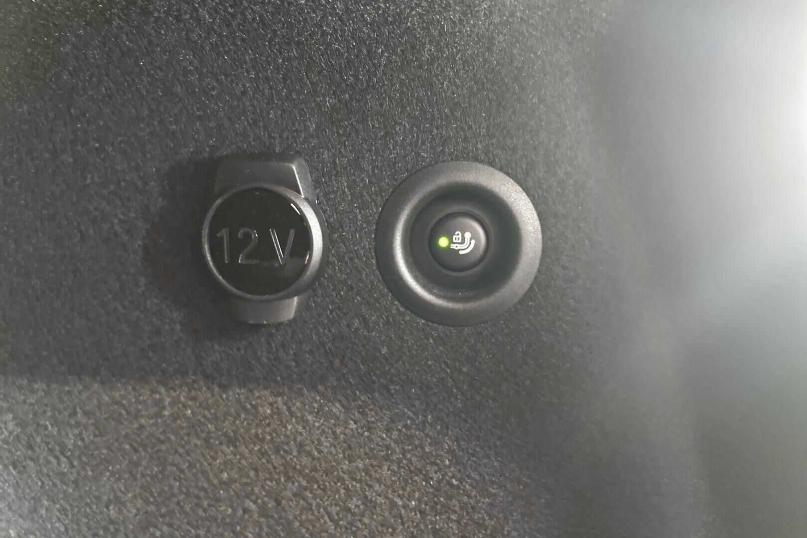 BMW IX1 iso kuva 32