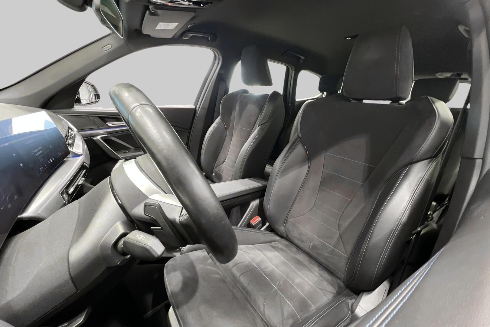 BMW IX1 iso kuva 35