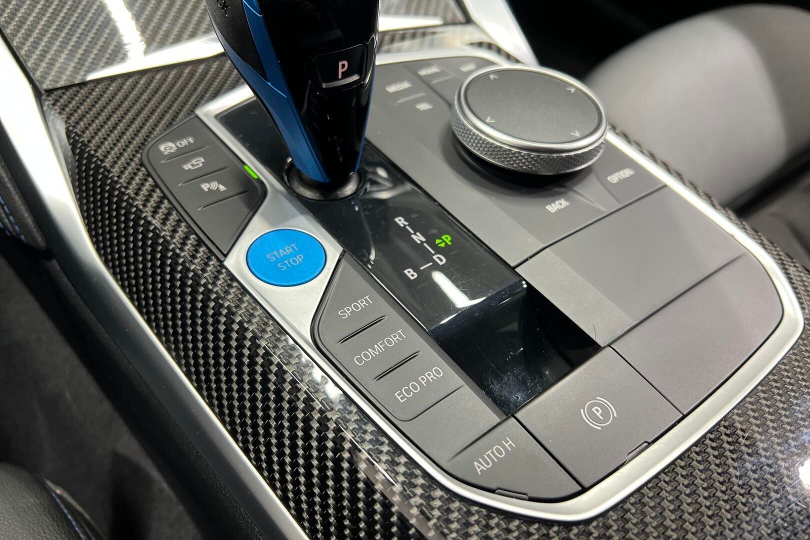 BMW I4 M50 iso kuva 26