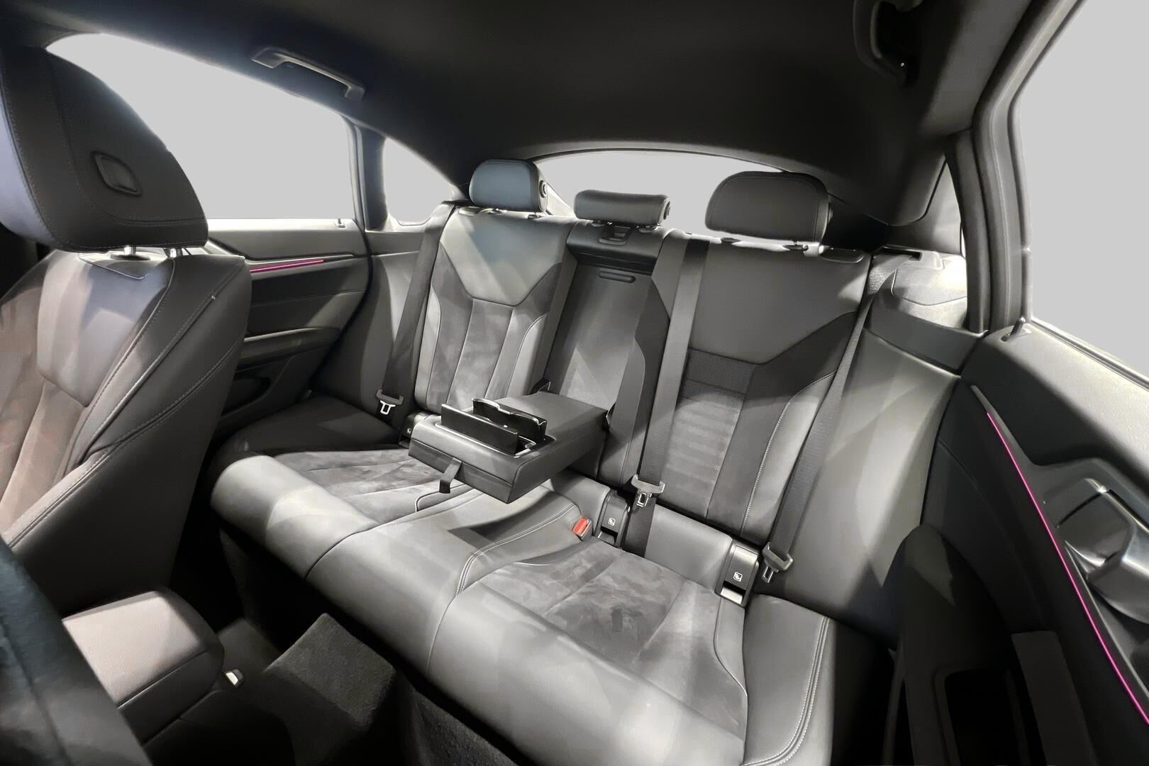 BMW I4 M50 iso kuva 37