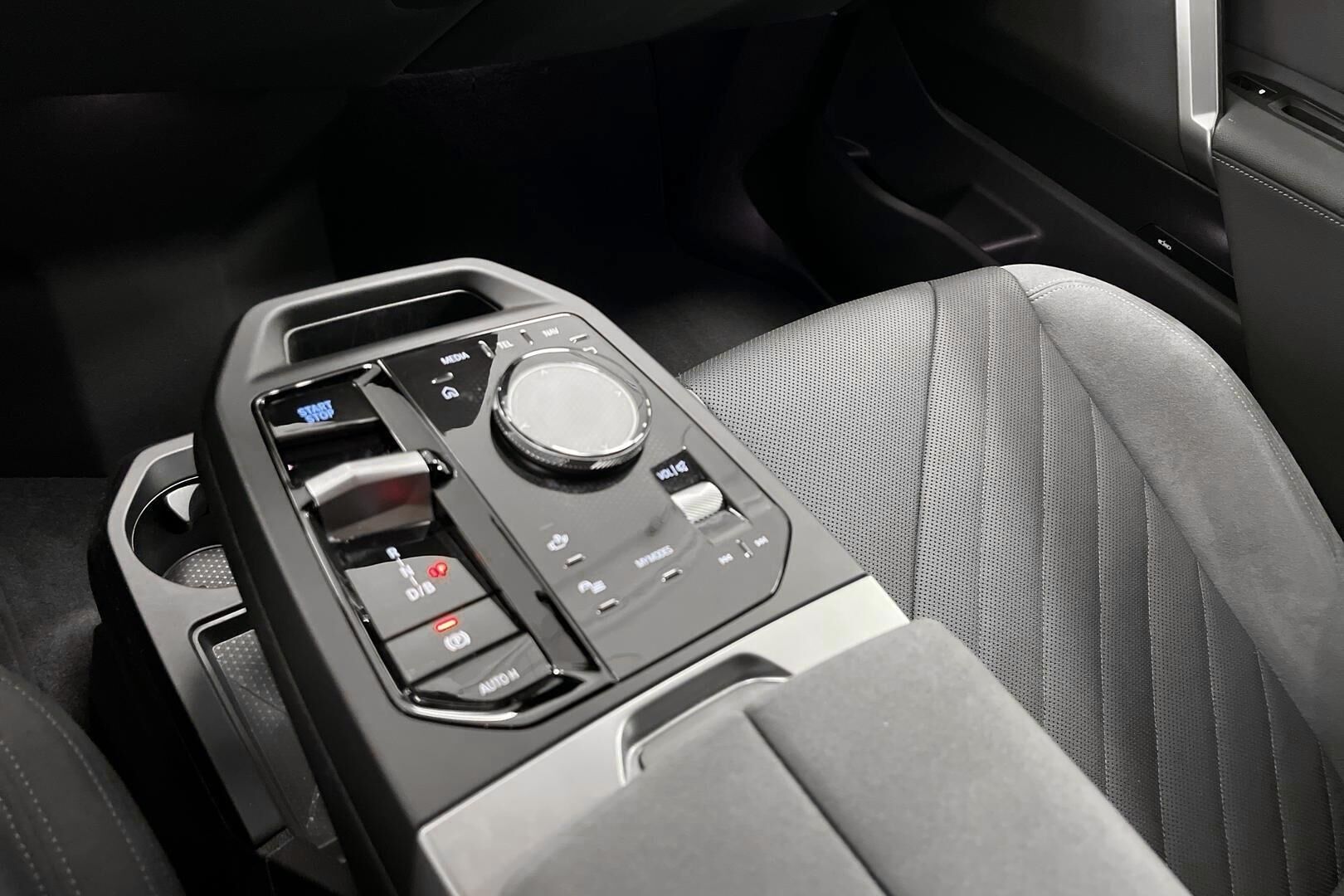 BMW IX iso kuva 15