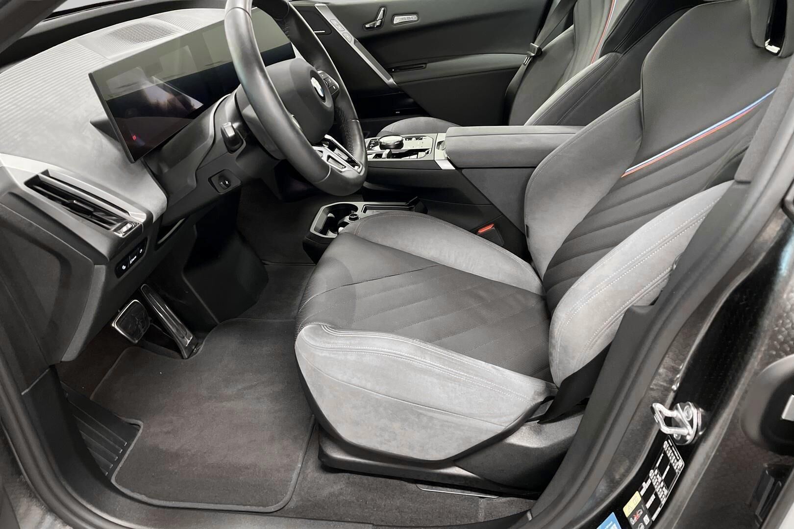 BMW IX iso kuva 8