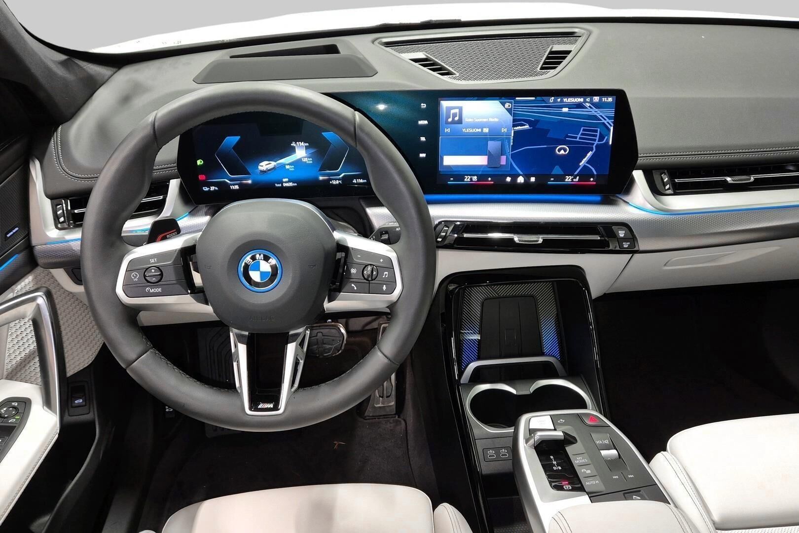 BMW IX1 iso kuva 1