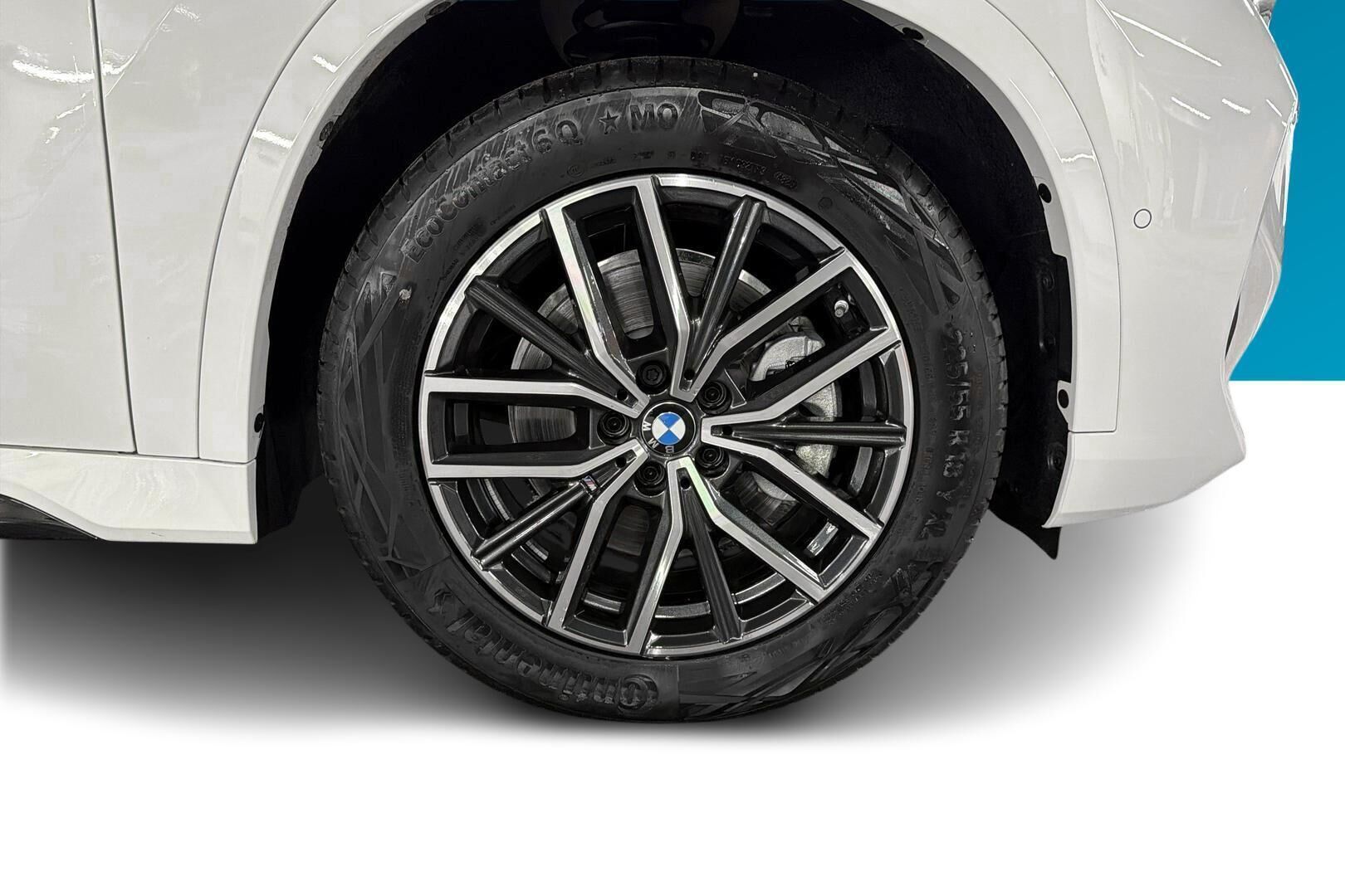 BMW IX1 iso kuva 10