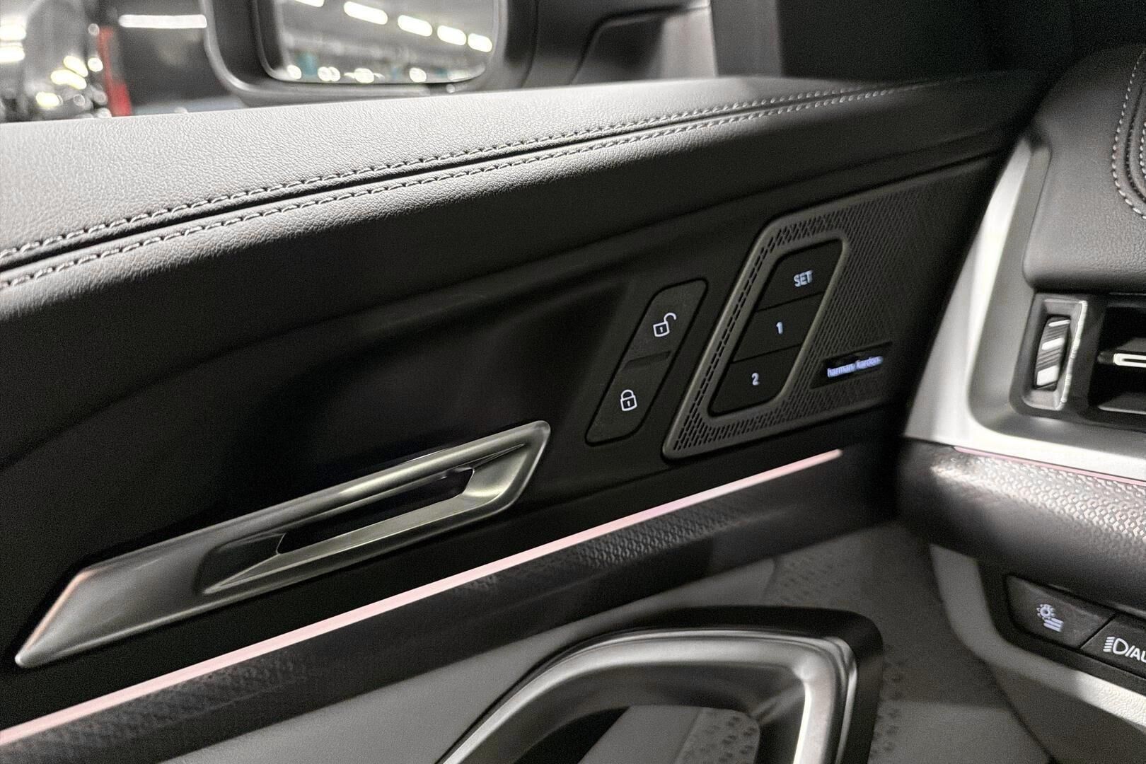 BMW IX1 iso kuva 18