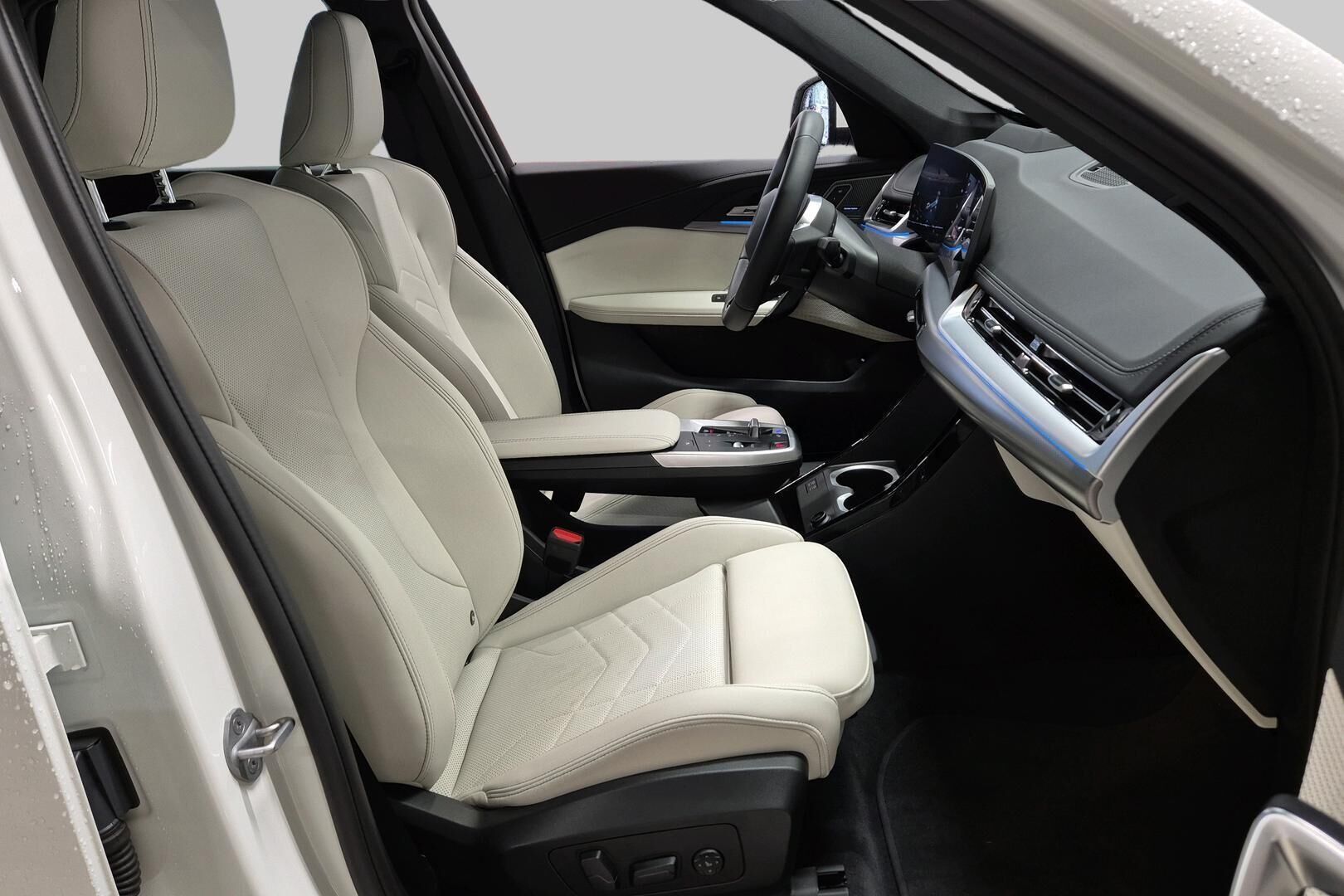 BMW IX1 iso kuva 3