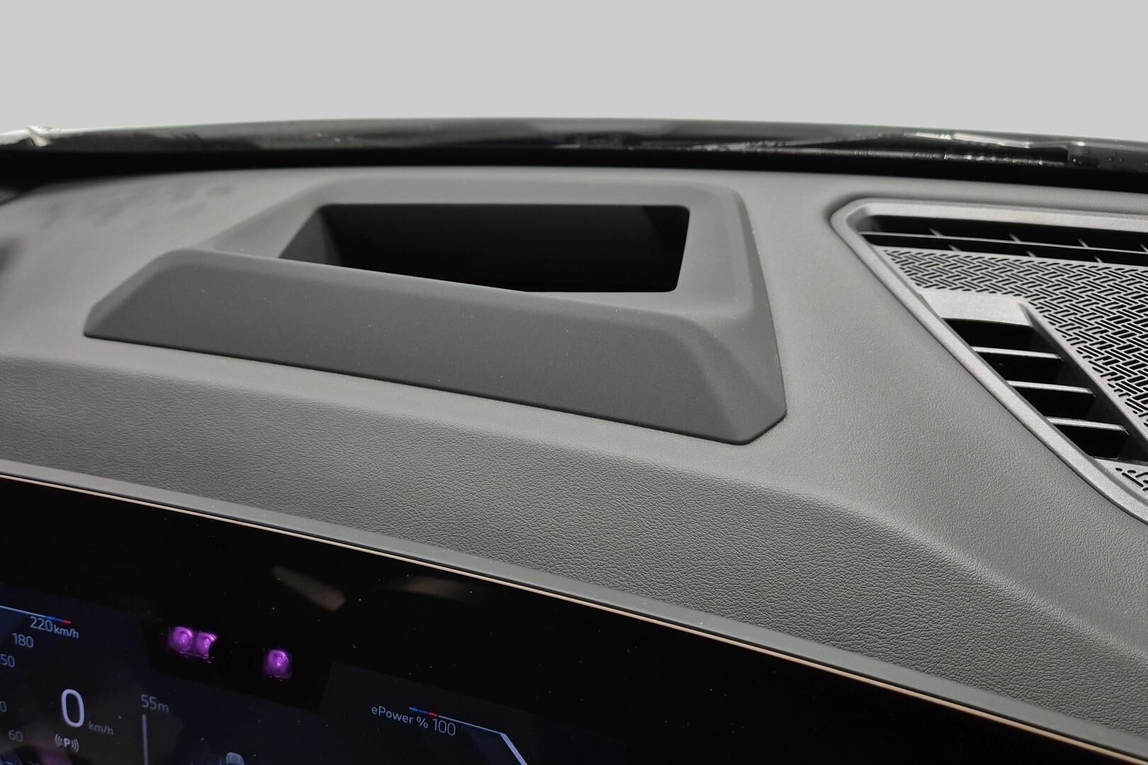BMW IX1 iso kuva 8