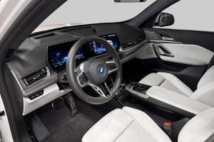 BMW IX1 esikatselu 32