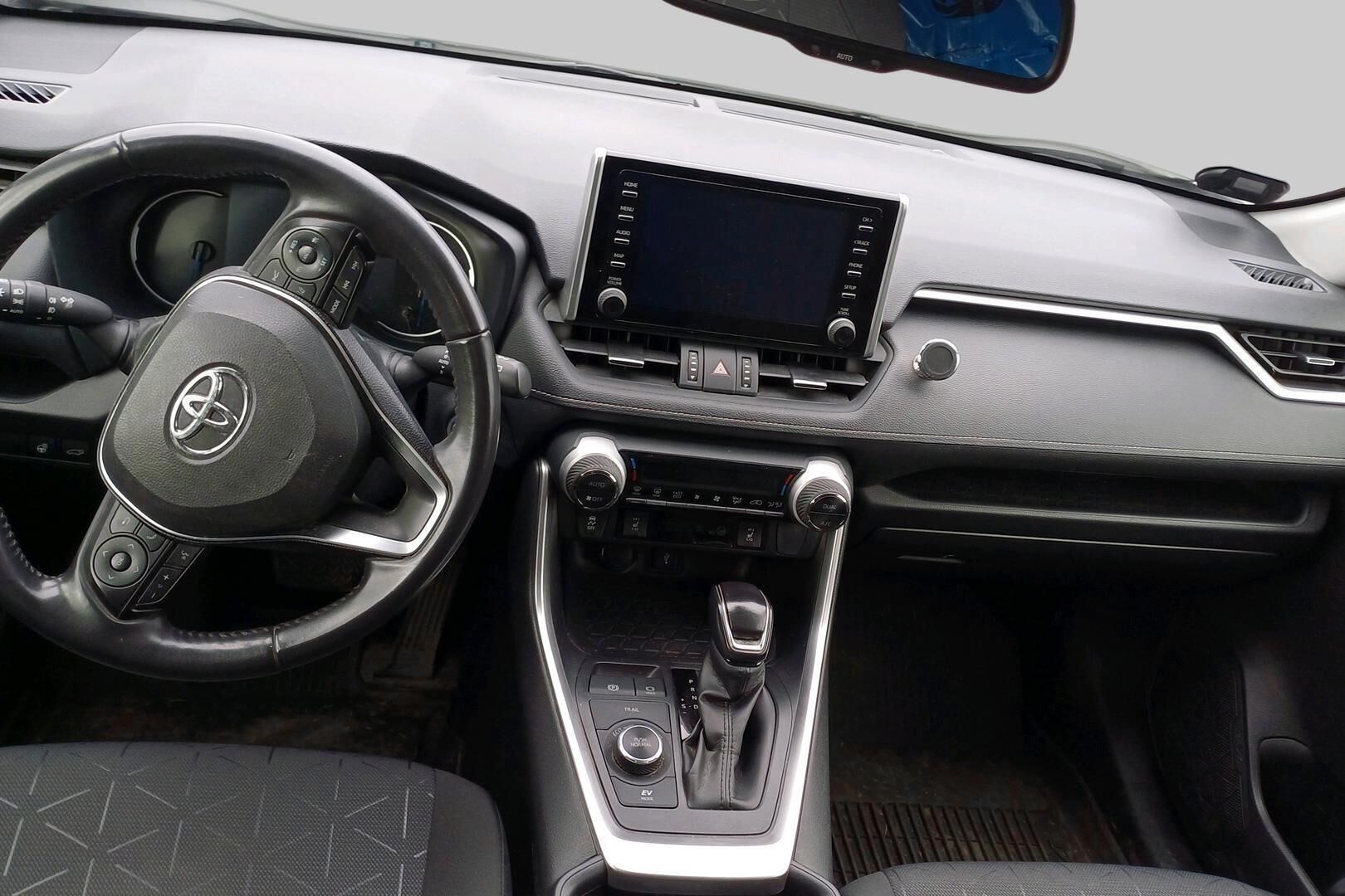 Toyota RAV4 iso kuva 1