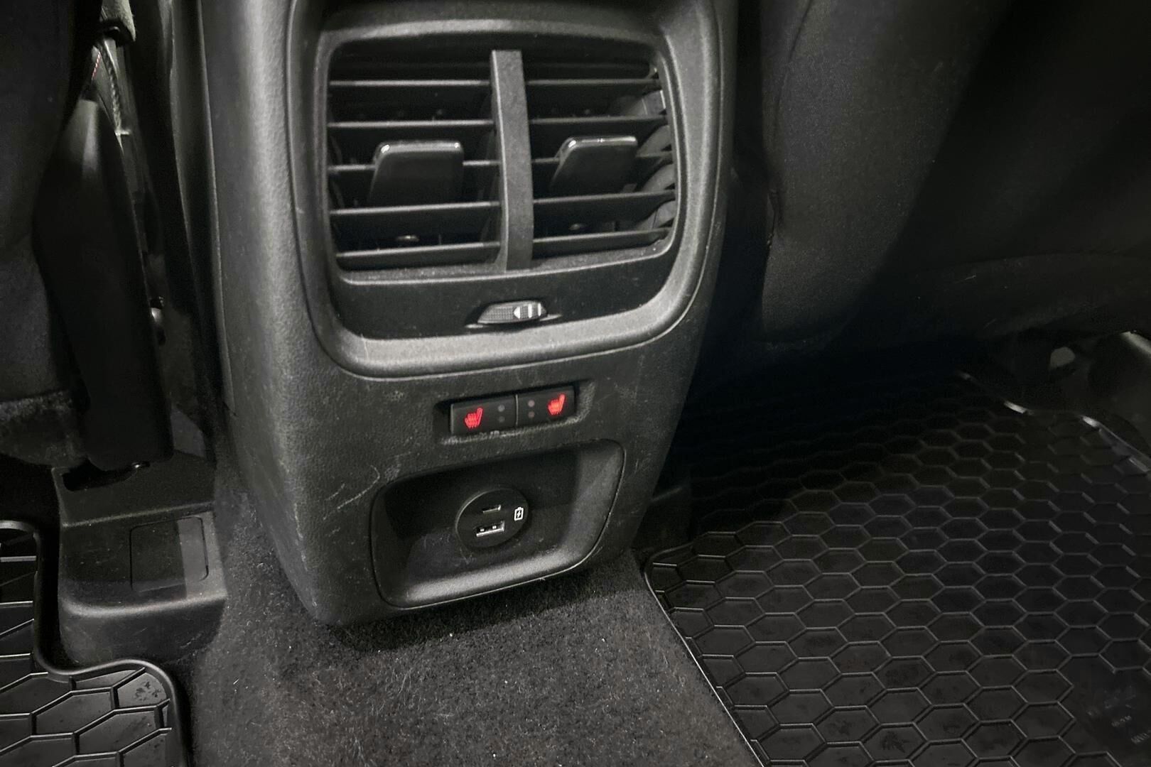 Ford Kuga iso kuva 16