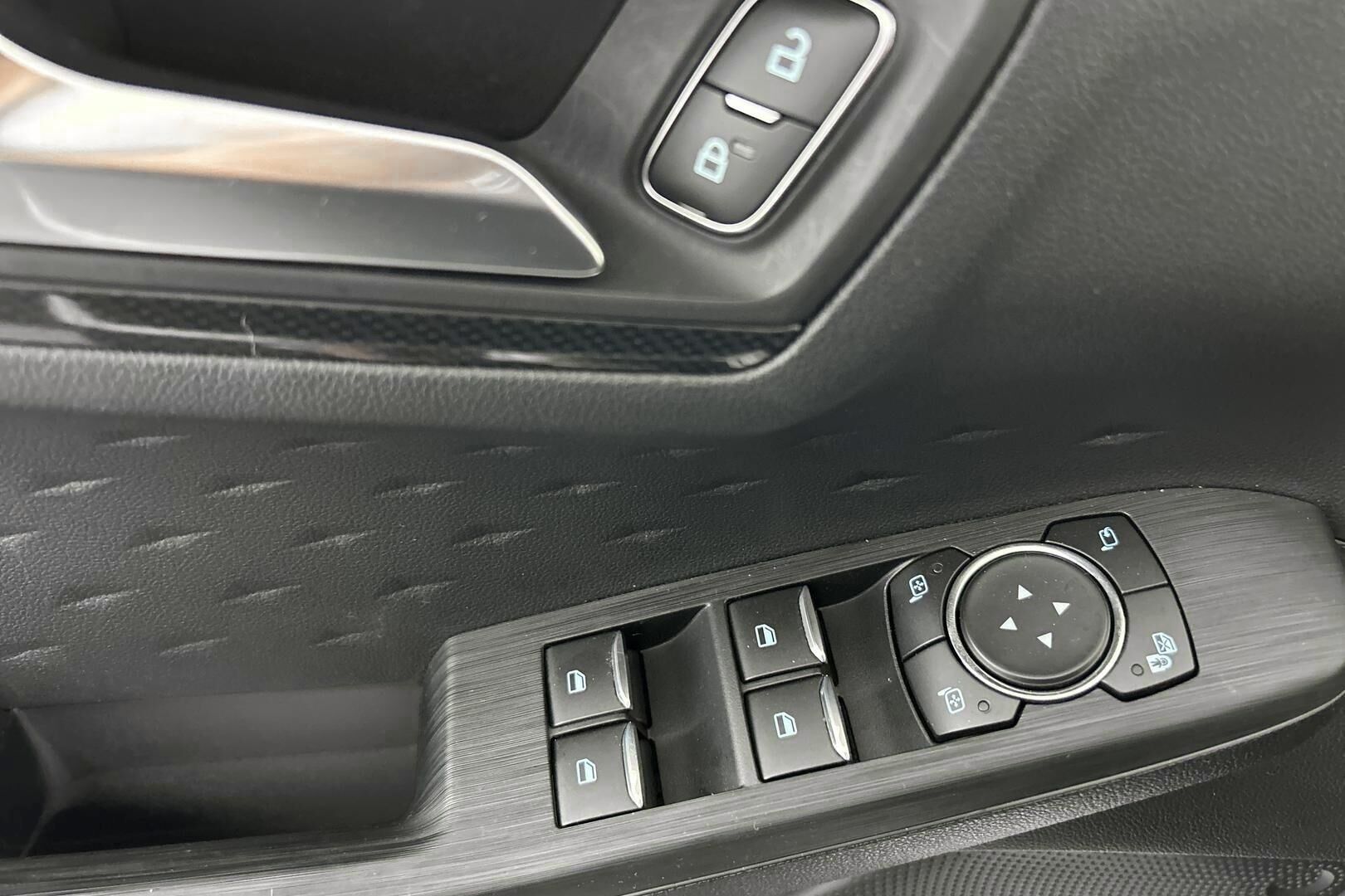 Ford Kuga iso kuva 17
