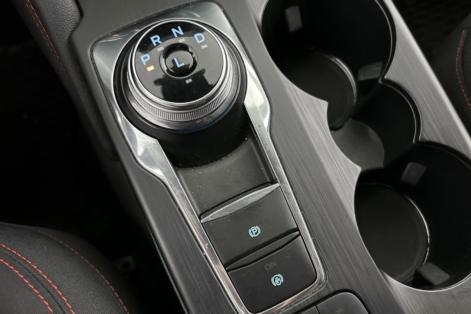 Ford Kuga iso kuva 19