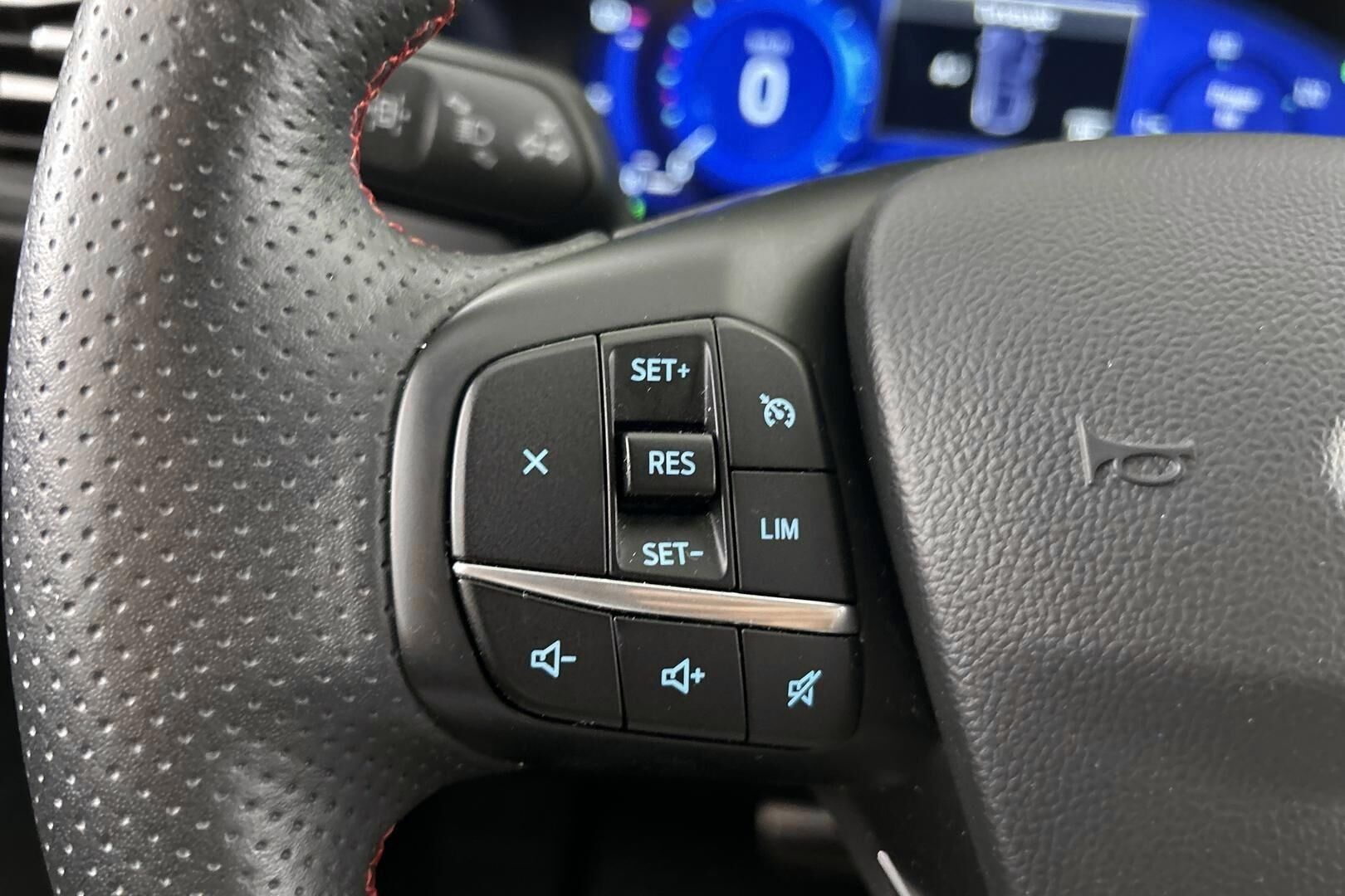 Ford Kuga iso kuva 24