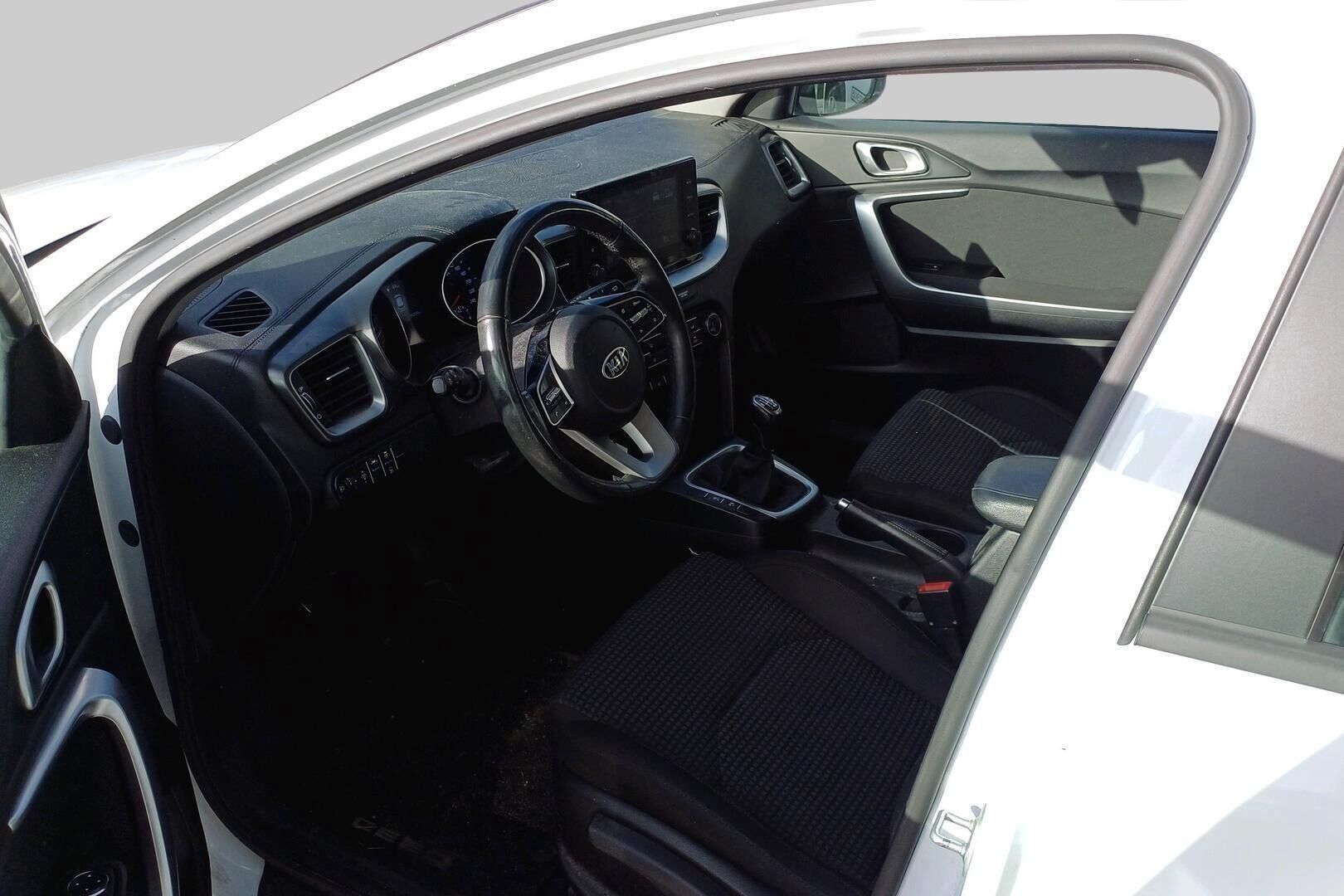 Kia Ceed iso kuva 1