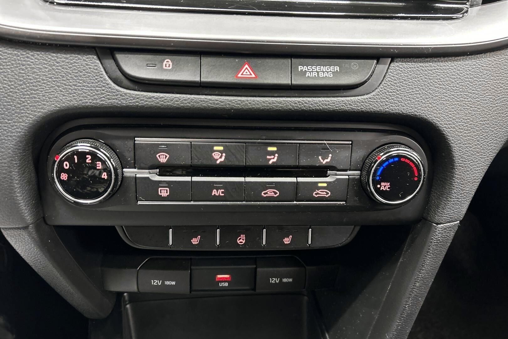 Kia Ceed iso kuva 18