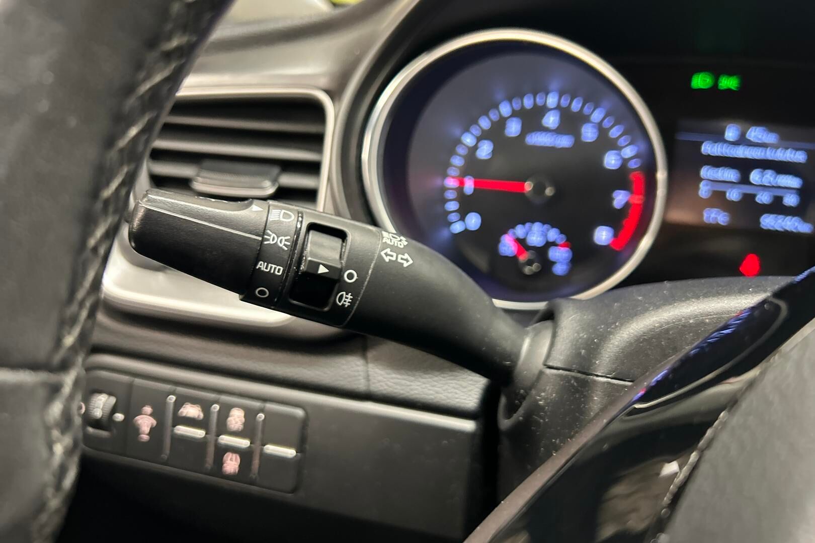 Kia Ceed iso kuva 21