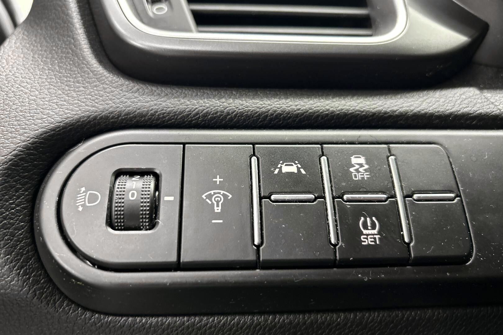 Kia Ceed iso kuva 22